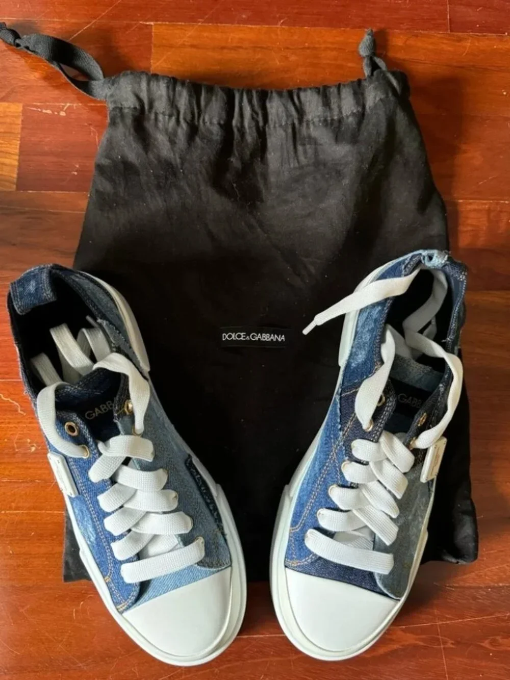 DOLCE & GABBANA SNEAKERS SIZE 39 FITS US SIZE 8.5. IN GREAT CONDITION. WORN ONCE